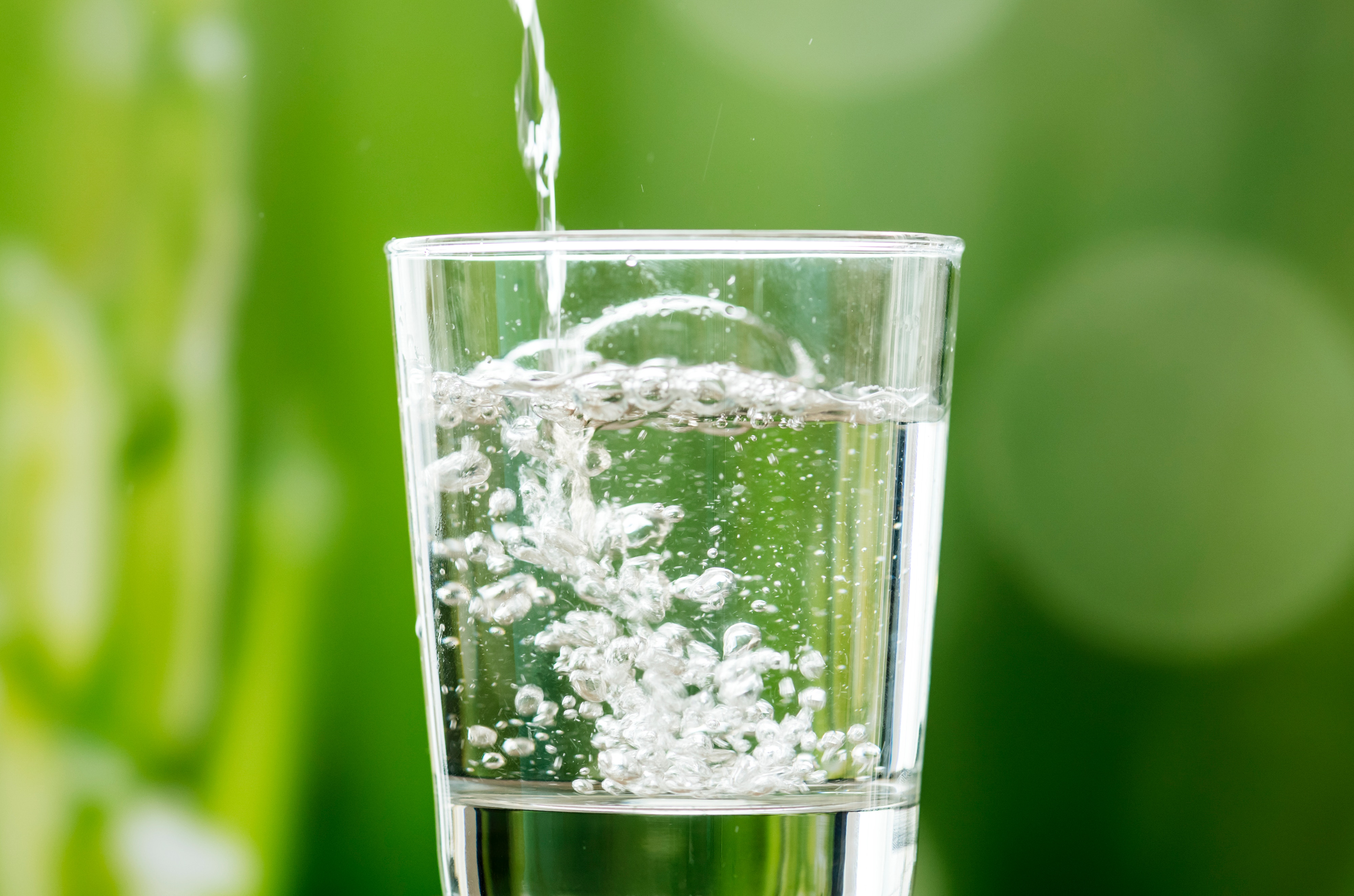 En este momento estás viendo Los 5 mejores beneficios de beber agua pura 2018